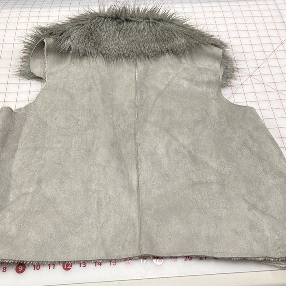CATO WOMAN Boho Faux Shearling Faux Fur Collar Boho Western Grey Vest SZ 26/28W - Picture 7 of 12